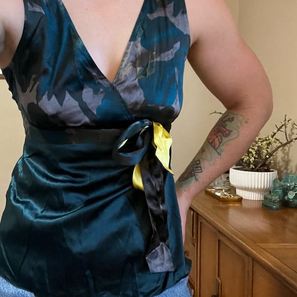 Elie Tahari vintage silk top 💛💚 - Picture 7 of 9